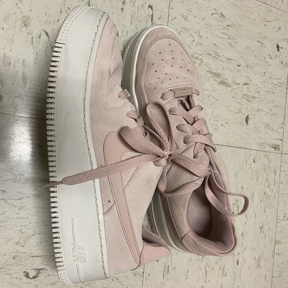 Nike air forces suade pink 8.5 (38.5)